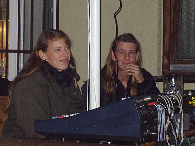 640x480 pixels (328K)