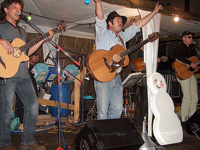 640x480 pixels (375K)