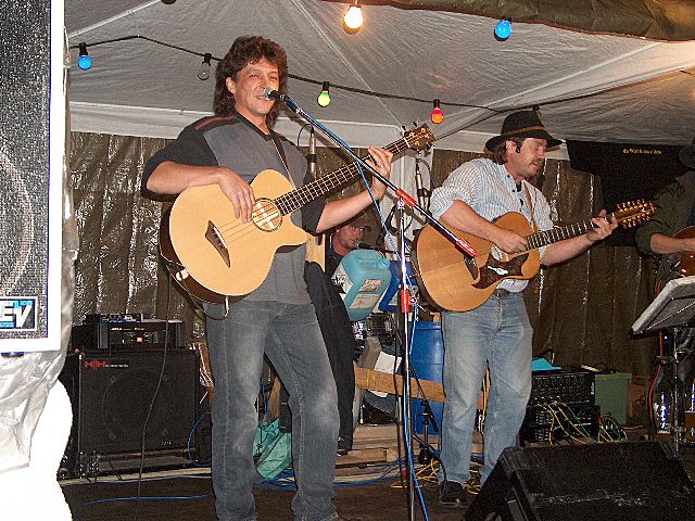 640x480 pixels (378K)