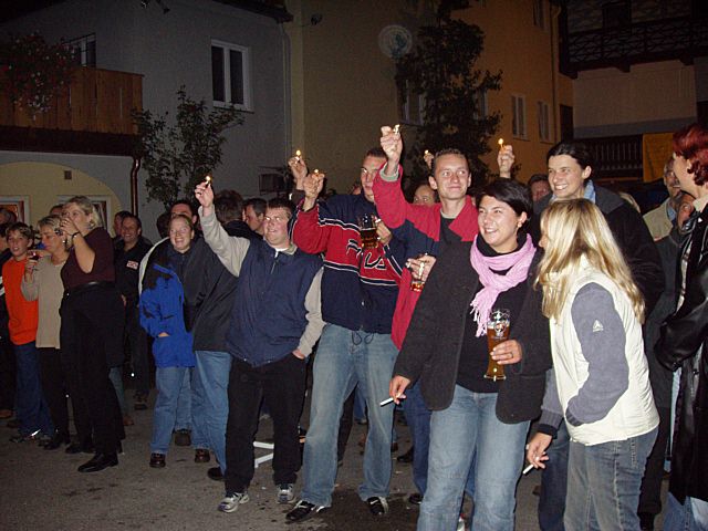 640x480 pixels (303K)