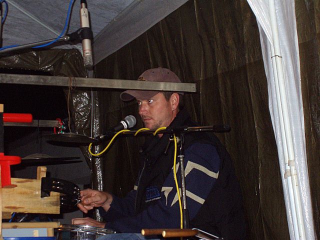 640x480 pixels (311K)