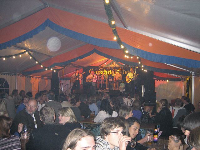 640x480 pixels (262K)