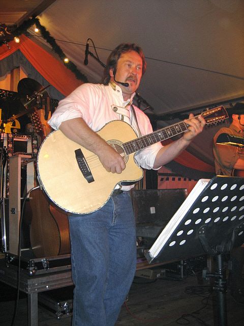 480x640 pixels (208K)