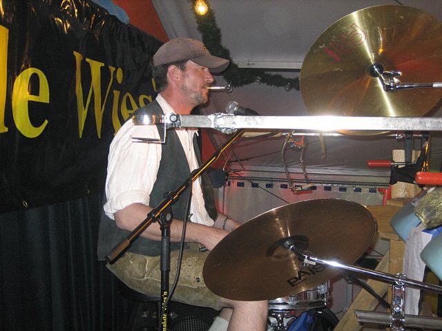 640x480 pixels (218K)