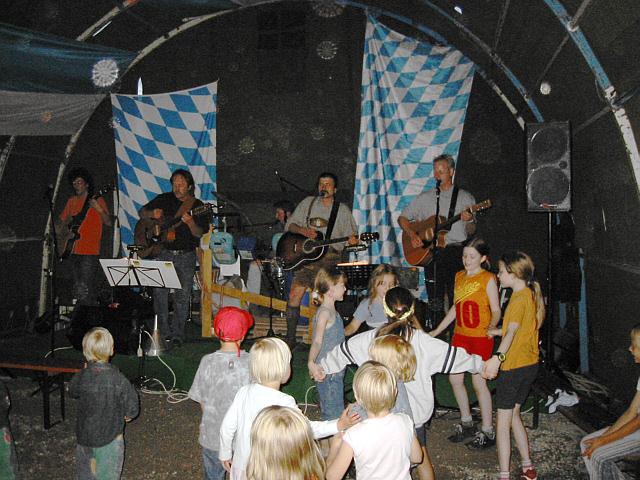 640x480 pixels (235K)