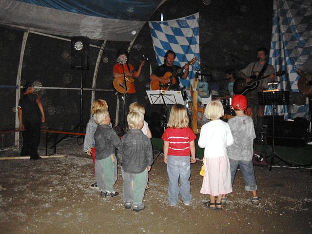 640x480 pixels (263K)