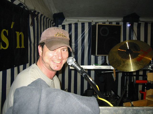 640x480 pixels (166K)