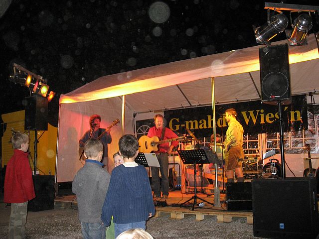 640x480 pixels (274K)