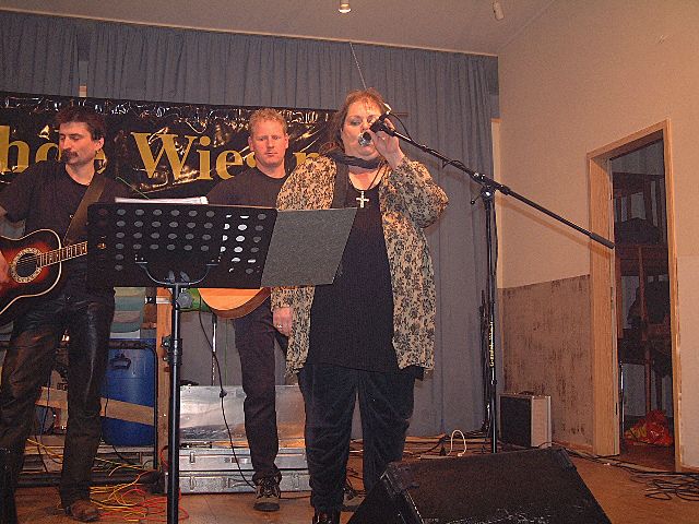 640x480 pixels (344K)