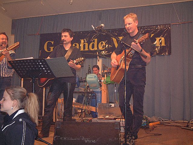 640x480 pixels (356K)