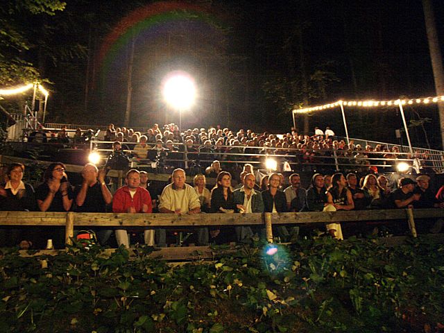 640x480 pixels (79K)