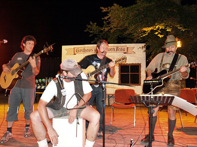 640x480 pixels (79K)