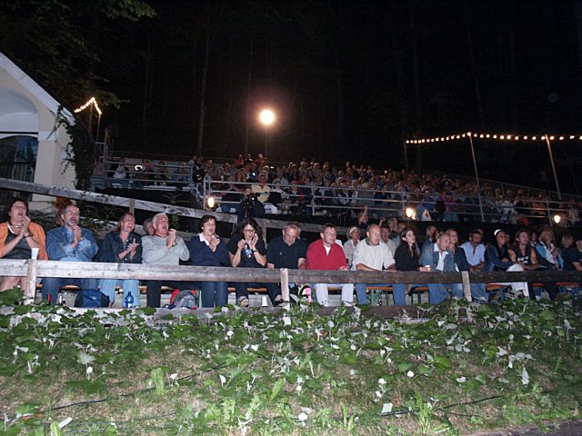 640x480 pixels (81K)