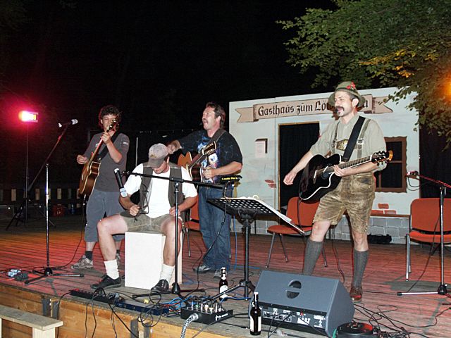 640x480 pixels (76K)