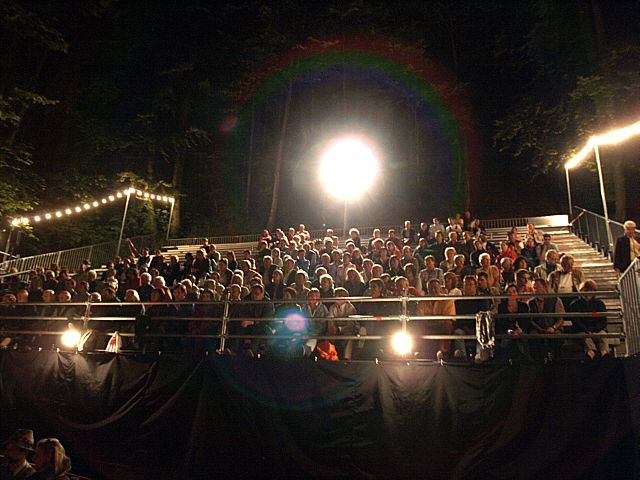 640x480 pixels (63K)