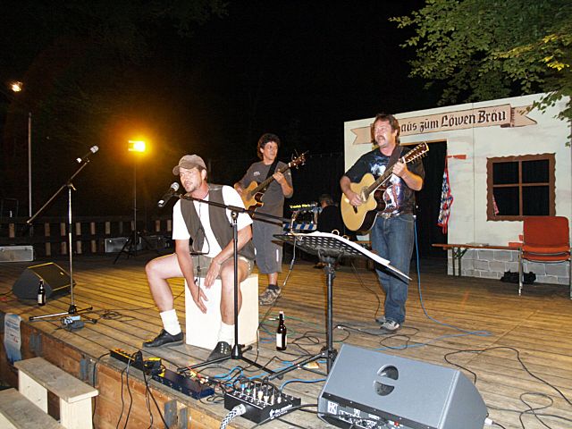 640x480 pixels (76K)