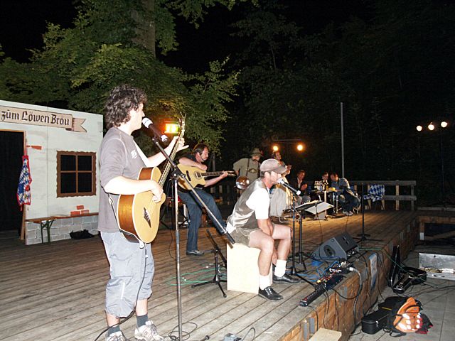 640x480 pixels (76K)