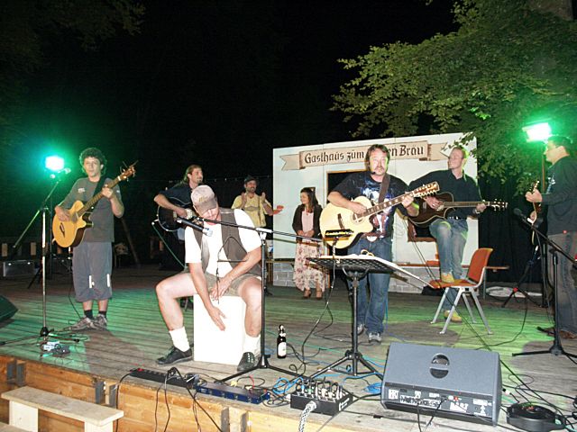 640x480 pixels (76K)