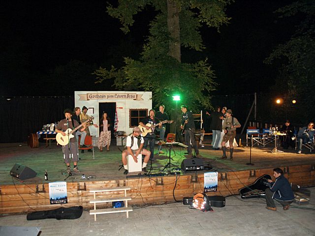 640x480 pixels (67K)