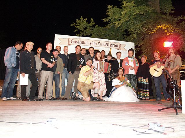 640x480 pixels (74K)