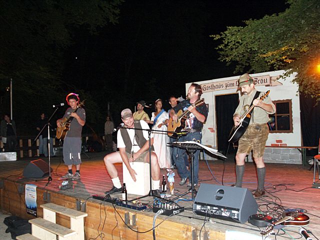 640x480 pixels (74K)