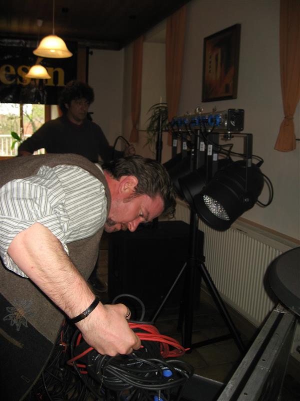 600x800 pixels (61K)