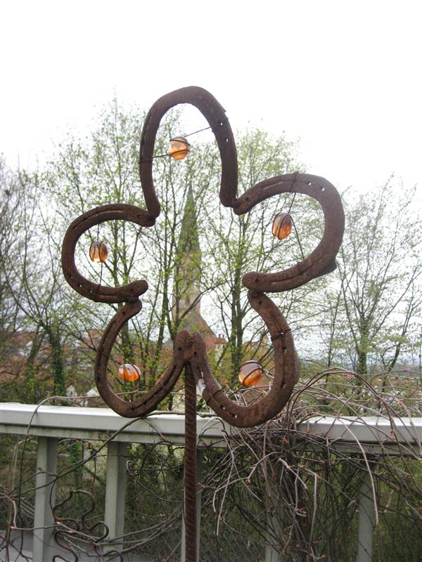 600x800 pixels (107K)