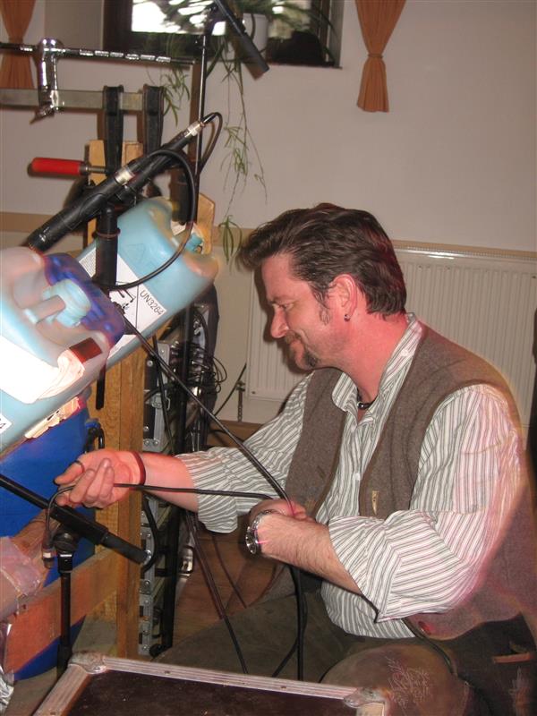 600x800 pixels (80K)