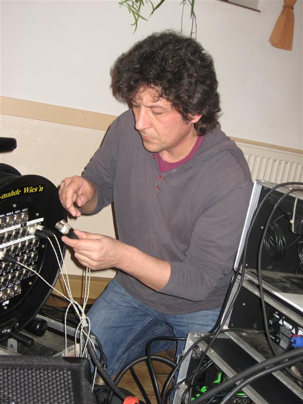 600x800 pixels (77K)