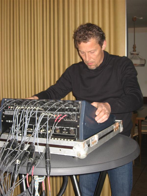 600x800 pixels (76K)