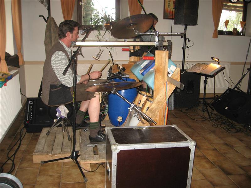 800x600 pixels (85K)