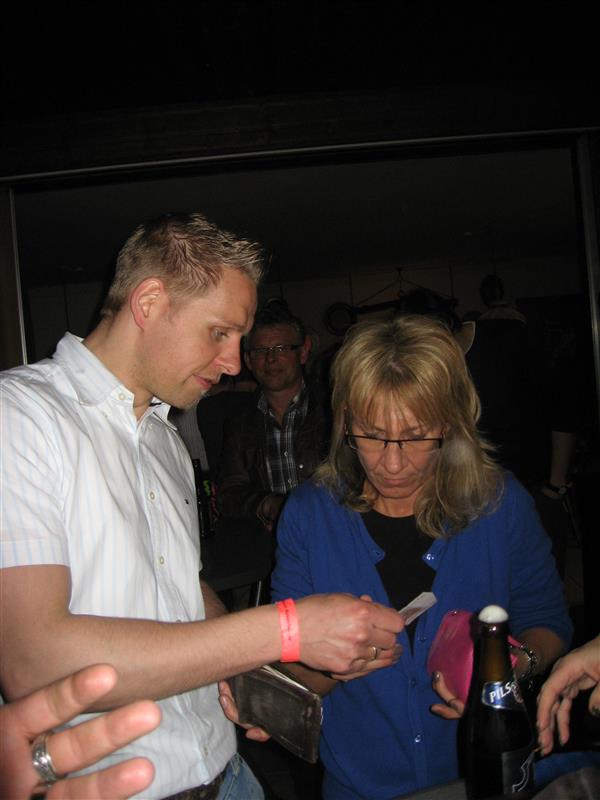 600x800 pixels (51K)