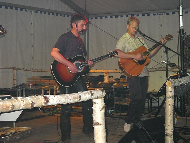 640x480 pixels (234K)