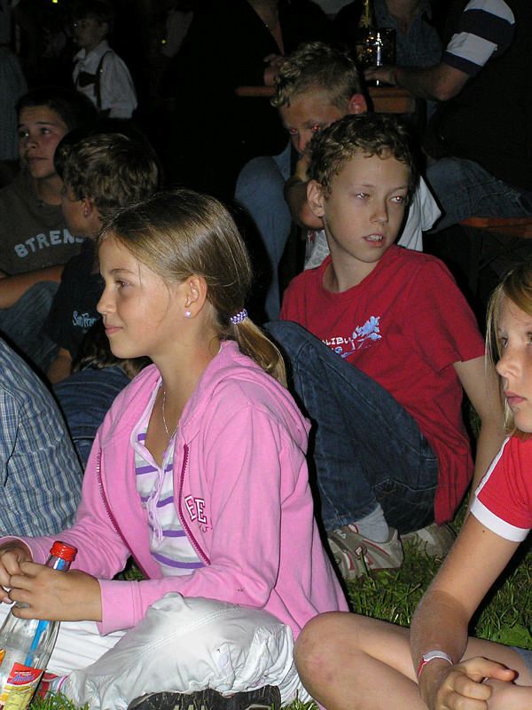 600x800 pixels (84K)