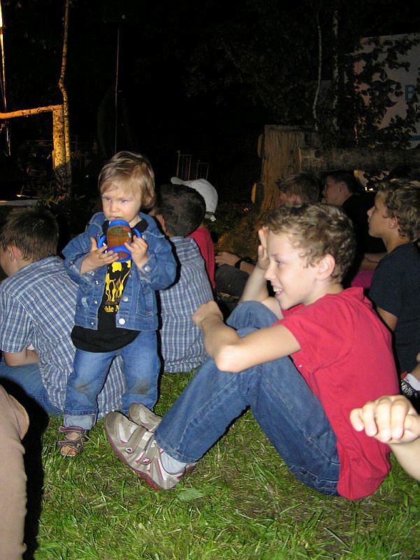 600x800 pixels (99K)