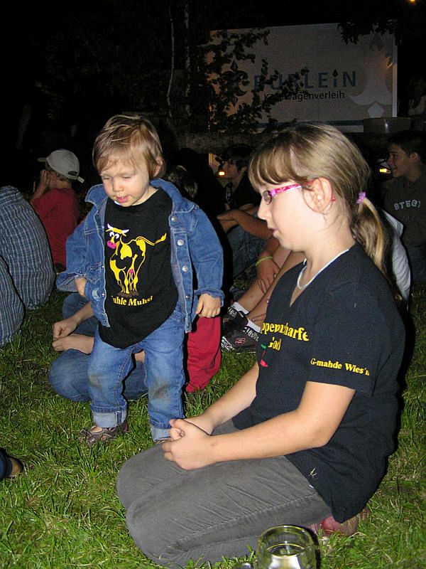 600x800 pixels (102K)