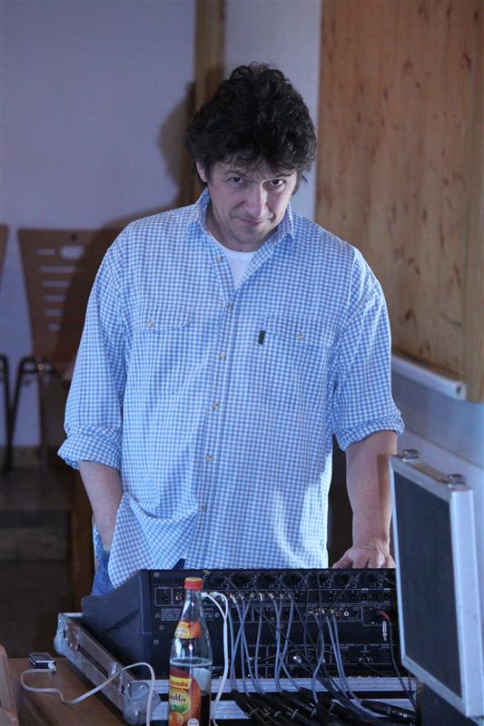 533x800 pixels (76K)