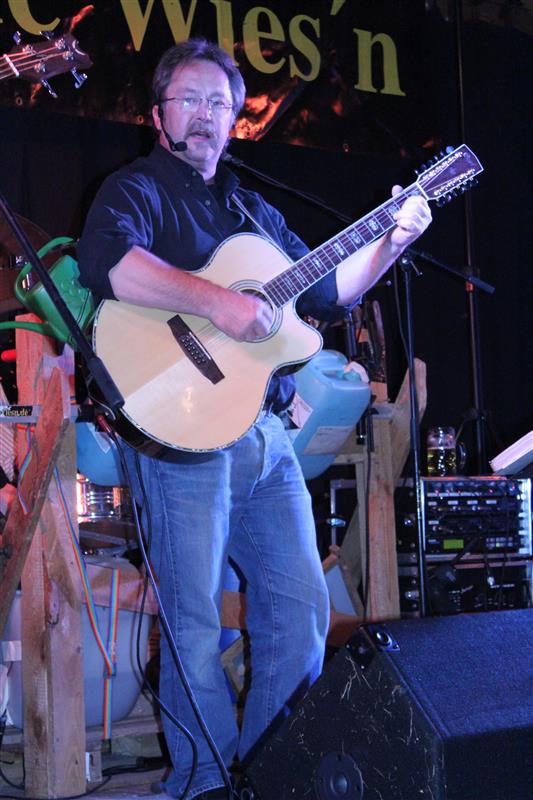 533x800 pixels (82K)