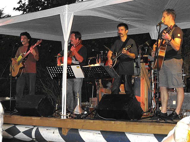 640x480 pixels (79K)