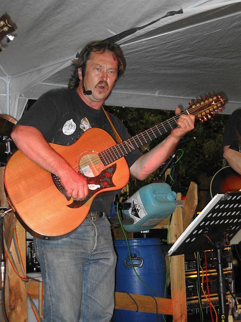 480x640 pixels (64K)