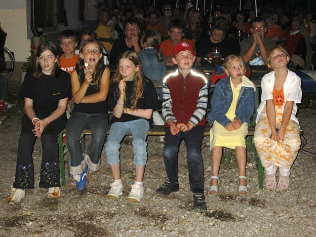 640x480 pixels (72K)