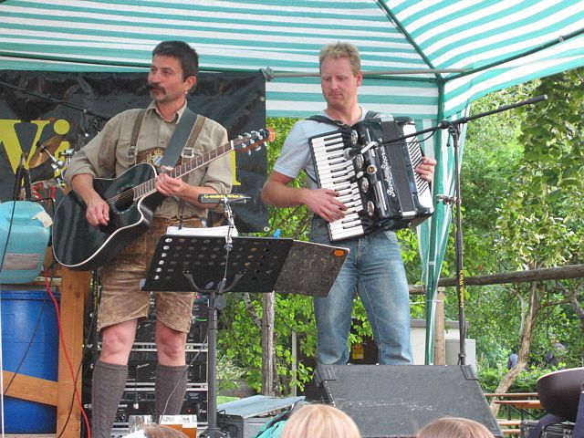 640x480 pixels (332K)