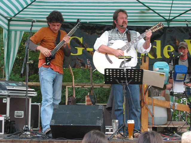 640x480 pixels (296K)