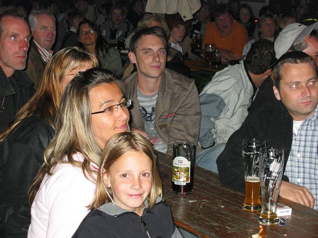 640x480 pixels (275K)