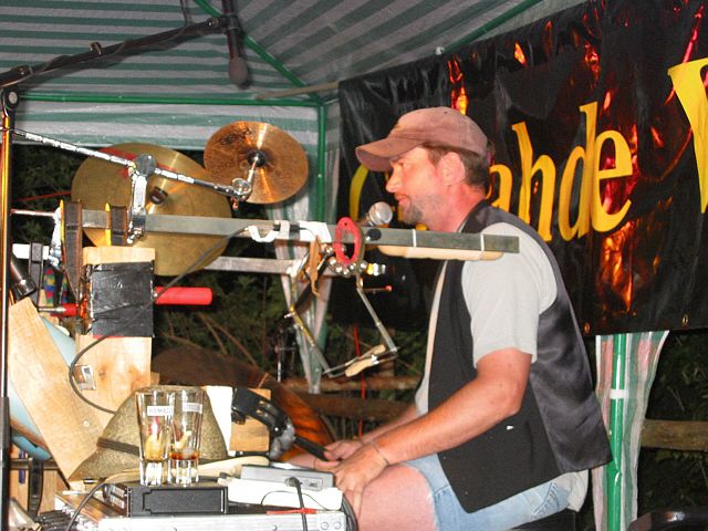 640x480 pixels (286K)