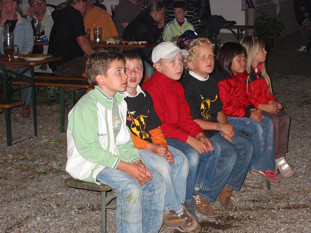 640x480 pixels (310K)