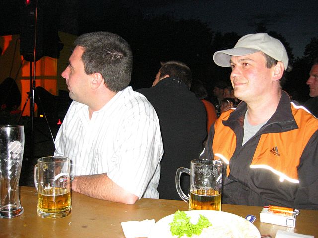 640x480 pixels (243K)