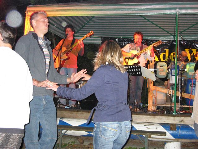 640x480 pixels (300K)