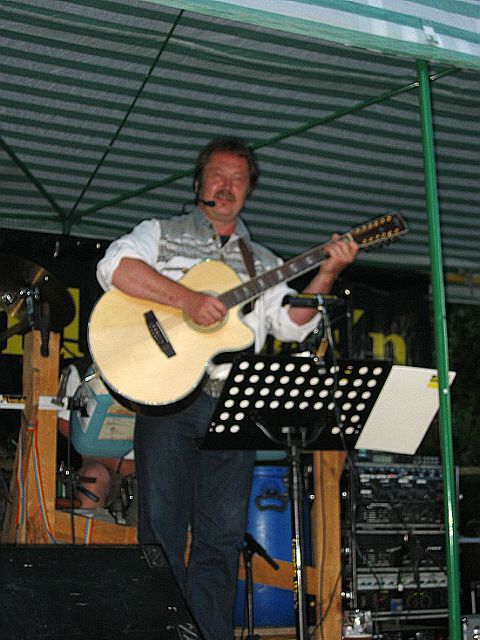 480x640 pixels (301K)