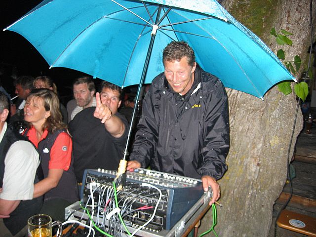 640x480 pixels (280K)